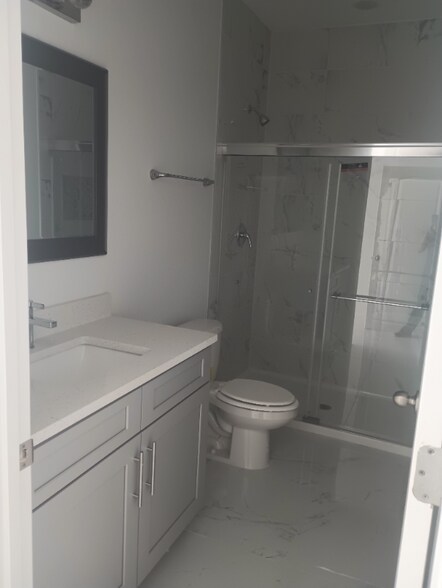 Building Photo - 917 N Brack St