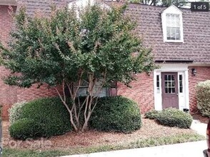 Building Photo - 5805 Hunting Ridge Ln