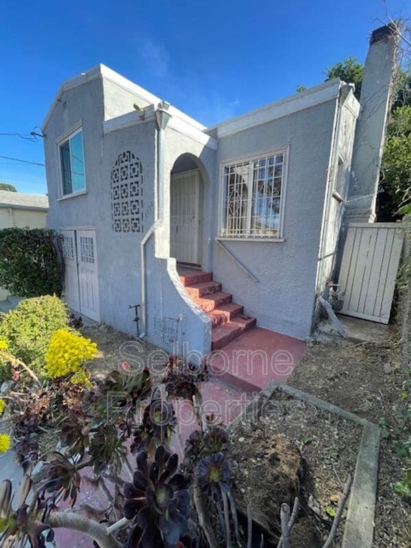 Building Photo - 1424 E 20th St