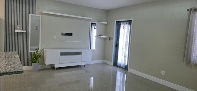 Building Photo - 1203 Chateau Park Dr