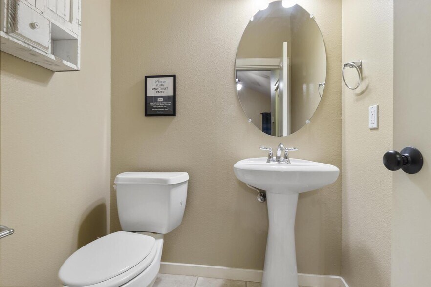 Building Photo - Beautifully updated home in a peaceful Geo...