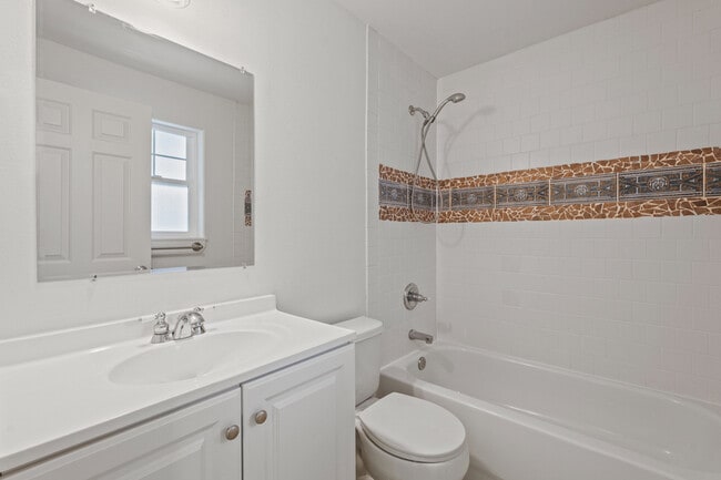 Building Photo - 910 N 74th St