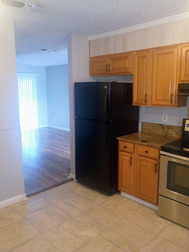 Building Photo - Updated 3/2 Home with 2-Car Garage + Air-Conditioned Workshop!