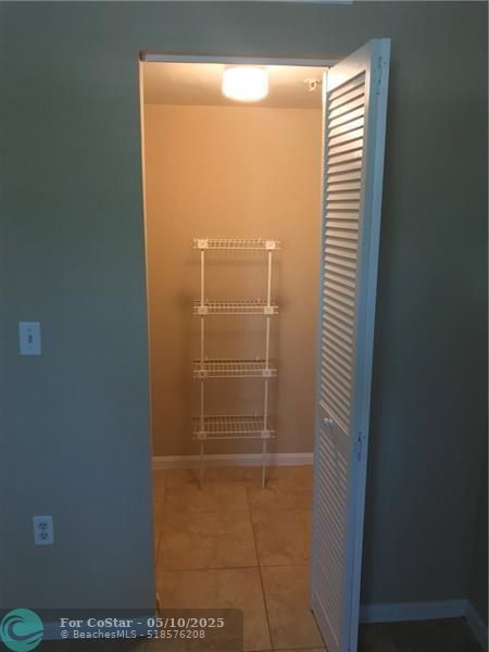 Building Photo - 4808 N State Rd 7