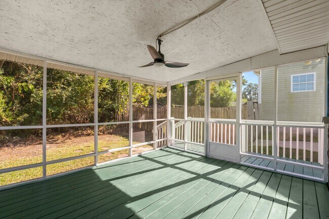 Building Photo - 1114 Temple St