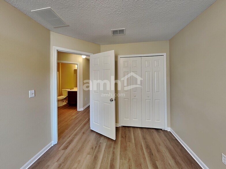 Building Photo - 612 Birchbark Trl