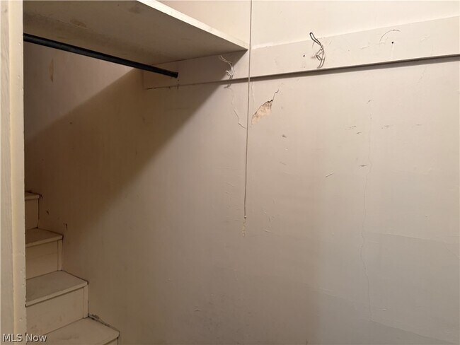 Building Photo - 315 E 10th St