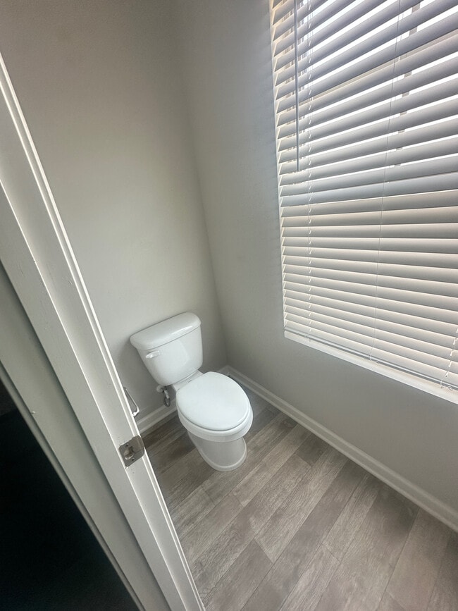 Building Photo - Room in House on Toronto Cir