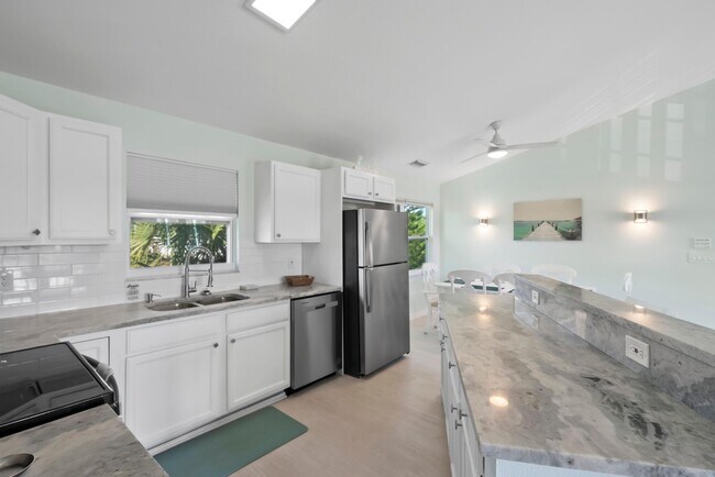 Building Photo - 670 Hernando St