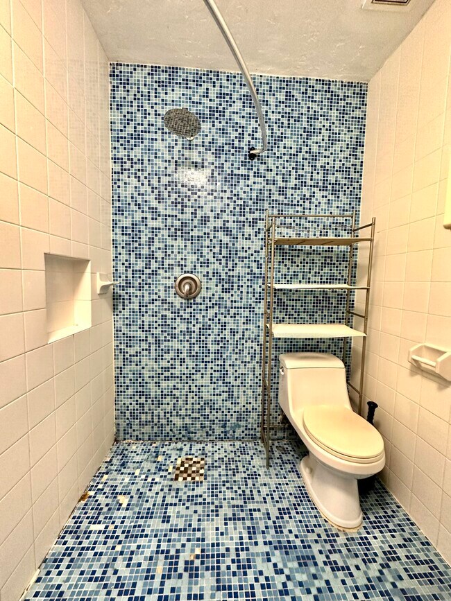 Building Photo - 101 C St