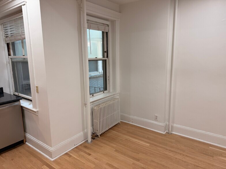Building Photo - 1768 Beacon St