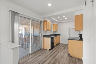 Building Photo - 4162 Hamilton Ave