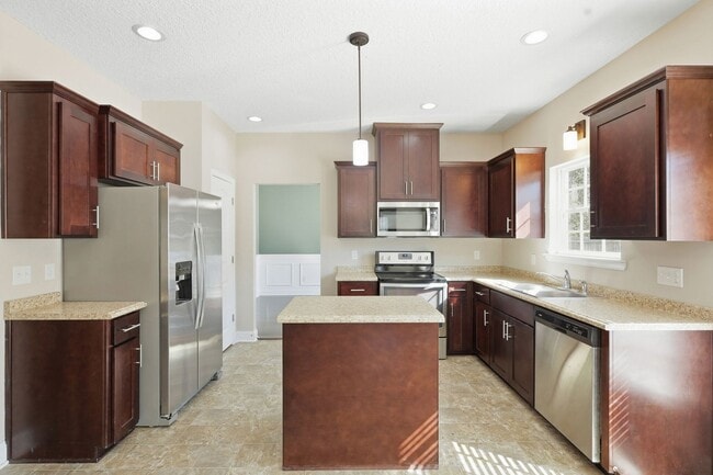 Building Photo - 4 Bedroom Griffin Park Home on Quiet Cul-de-Sac