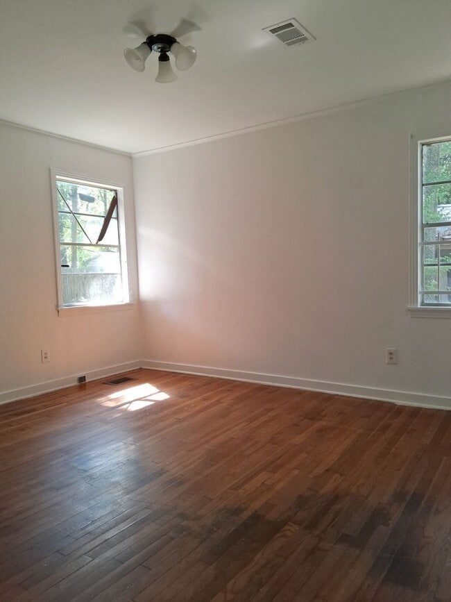 Building Photo - 1826 Wisteria Dr