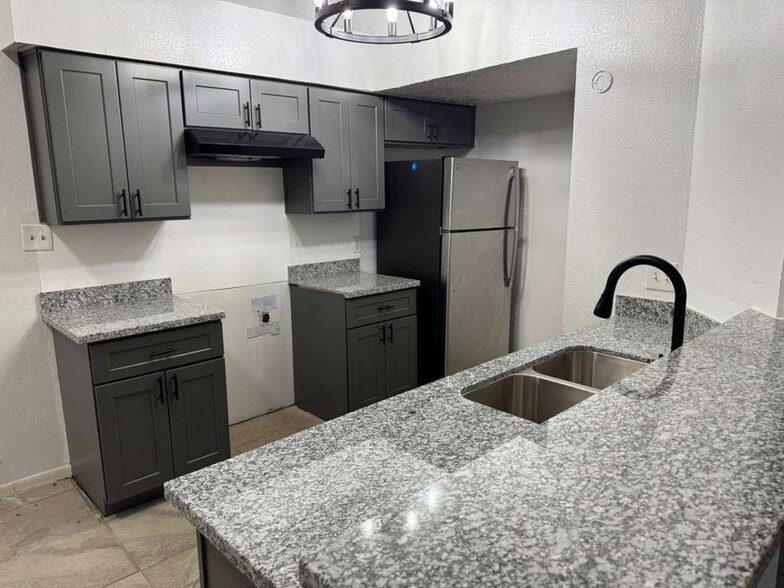 Primary Photo - 12347 W Village Dr