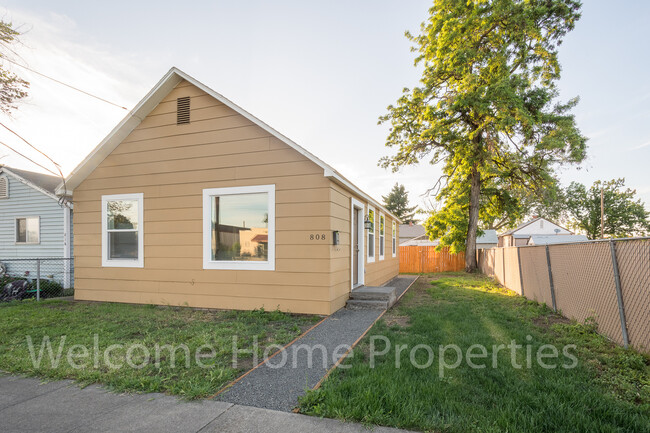 Building Photo - Small 2 Bedroom Home in Convenient Location