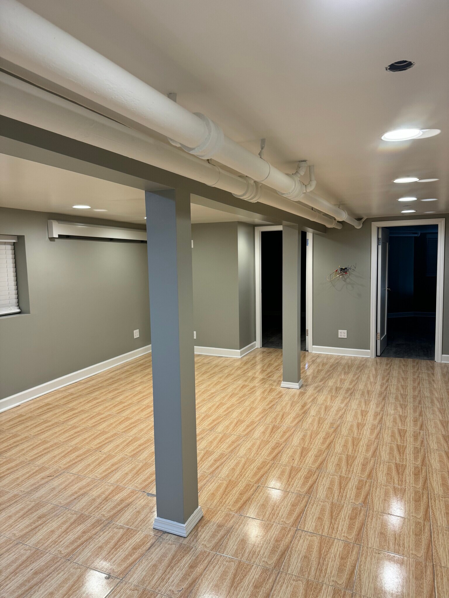Building Photo - 5932 S Maplewood Ave