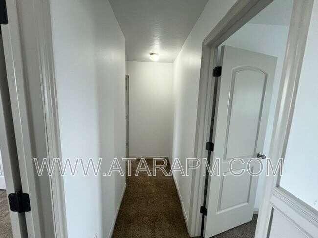 Building Photo - 574 Northlake Dr
