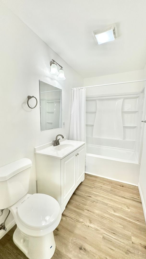 Building Photo - Nicely Updated Country Two-Story Home in t...