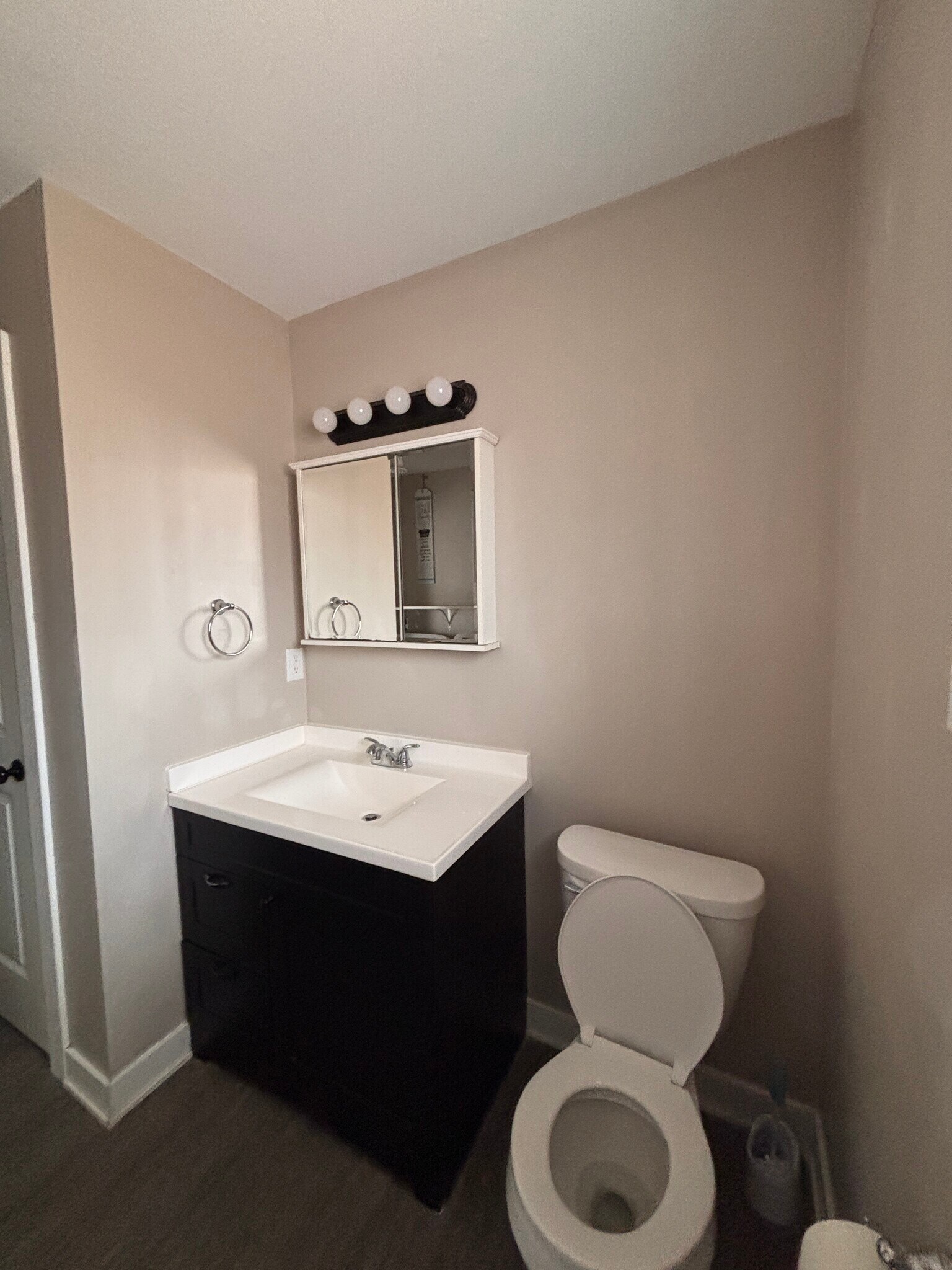 Bathroom - 84 Curtice St E