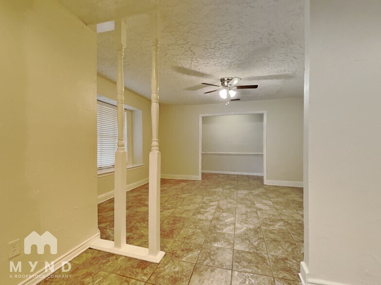 Building Photo - 4635 Deer Point Dr