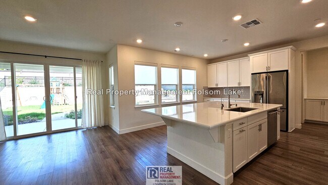 Building Photo - Upgraded 4 Bed + Loft | Solar | EV Charger | Outdoor Living | Folsom