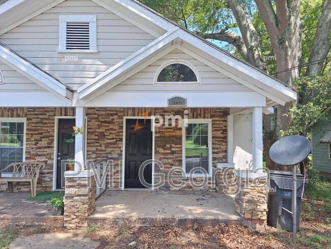 Primary Photo - 122 Irwin St