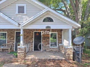Building Photo - 122 Irwin St