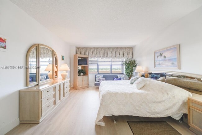 Building Photo - 4900 N Ocean Blvd