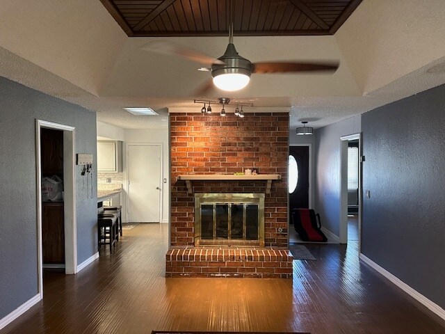 Building Photo - 7213 Lakewood Cir