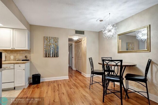 Building Photo - 2401 Antigua Cir