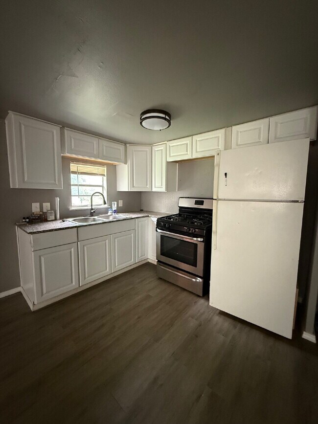 Building Photo - 1-Bed, 1-Bath Home