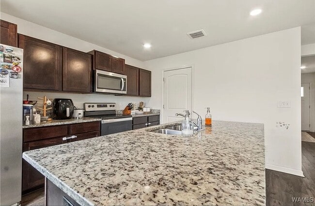 Building Photo - 3BR/2.5BA in Northport