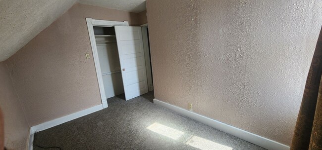 Building Photo - 814 9th Ave SW