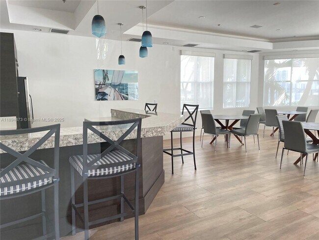 Building Photo - 3255 NE 184th St