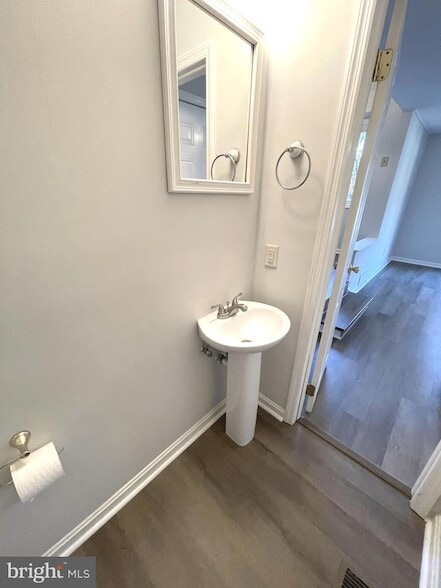 Building Photo - 1717 Red Oak Rd