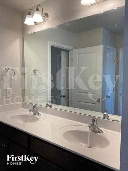 Building Photo - 2031 Cypress Village Dr NW