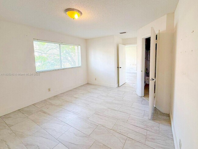 Building Photo - 3440 Pinewalk Dr N