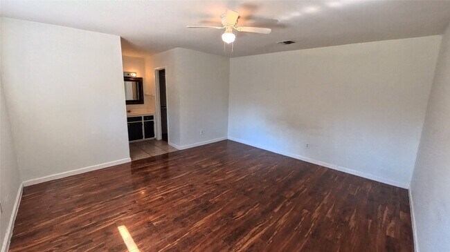 Building Photo - 3327 Valerie Ln