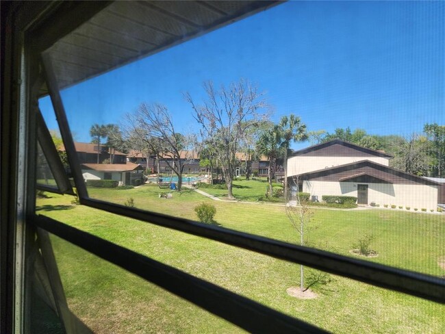 Building Photo - 552 Fairways Dr