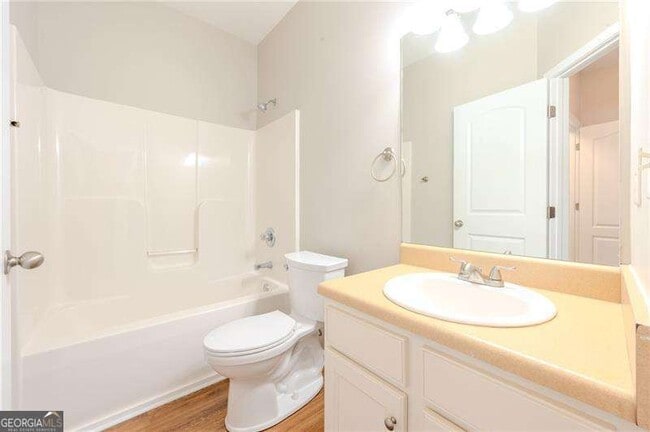 Building Photo - 17 Village Glen