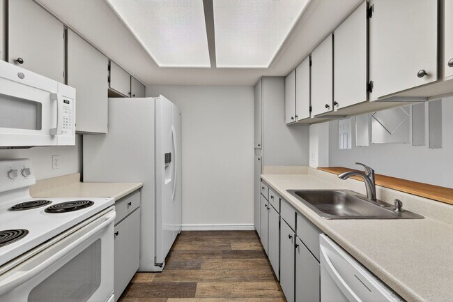 Building Photo - Updated 2 bed 1 bath condo in Arvada!