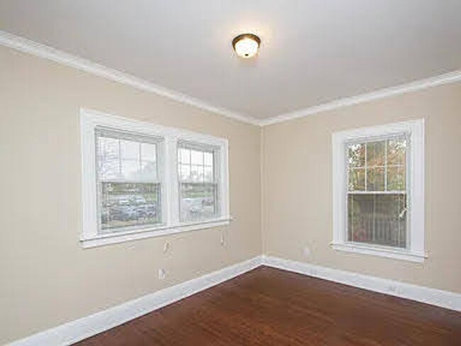 Building Photo - Large home in a convenient location