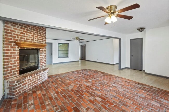 Building Photo - 414 Crestwood St