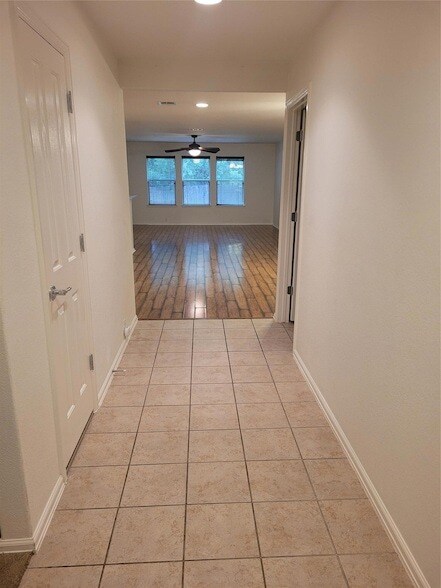 Building Photo - 433 Moorhen Cove
