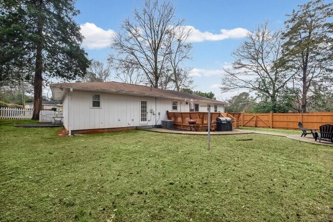 Building Photo - 414 Charles Pl