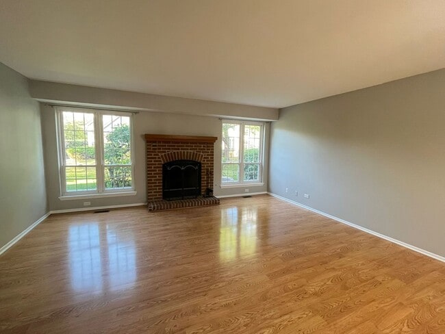 Building Photo - 150 White Branch Ct N