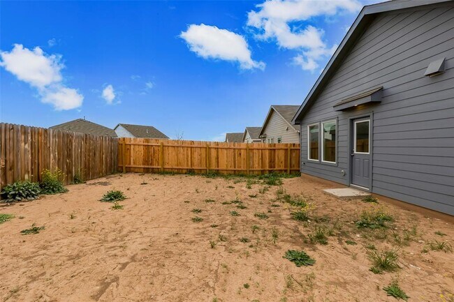 Building Photo - 611 Whoopers Lp