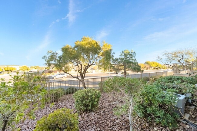 Building Photo - IMMACULATE 2 BEDROOM CONDO IN HENDERSON!