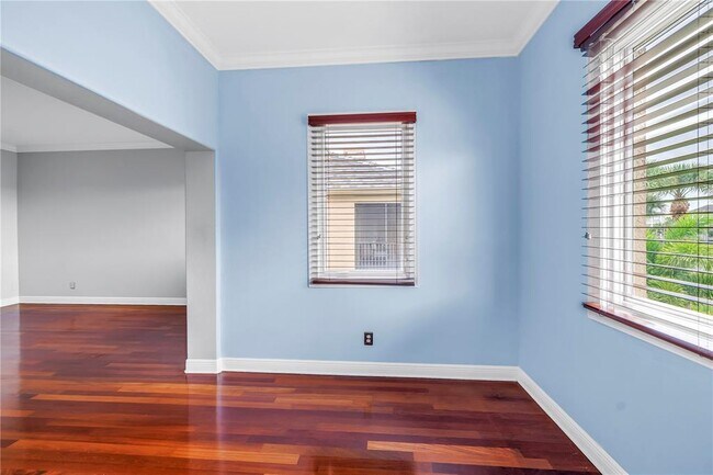 Building Photo - 651 Saxony Blvd